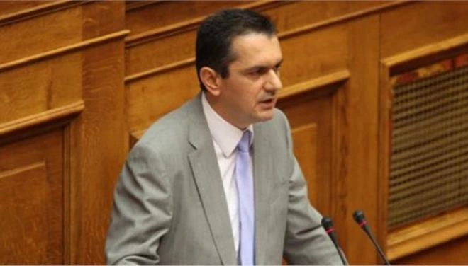 Χαμός στη Βουλή μετά την αναφορά Κασαπίδη ότι οι βουλευτές του ΣΥΡΙΖΑ διαπράττουν εσχάτη προδοσία – Χατζηδάκης: Δεν εκφράζει τον πολιτικό λόγο της ΝΔ (βίντεο)
